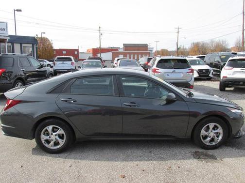 2021 Hyundai ELANTRA SE