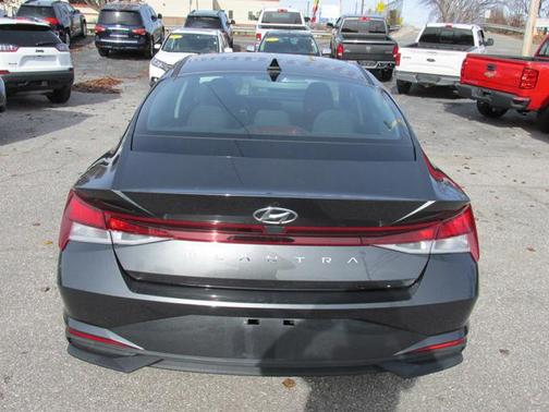 2021 Hyundai ELANTRA SE