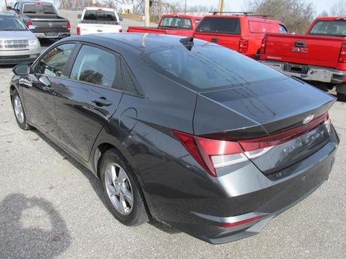 2021 Hyundai ELANTRA SE