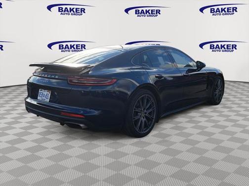 2018 Porsche Panamera 4