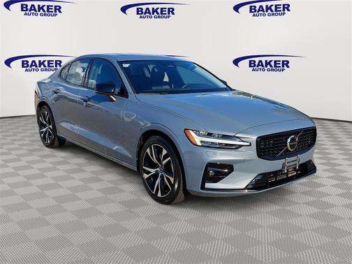 2024 Volvo S60 B5 Core Dark Theme