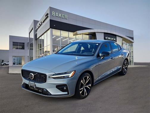 2024 Volvo S60 B5 Core Dark Theme