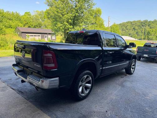 Diamond Black Crystal Pearlcoat 2019 RAM 1500 Limited