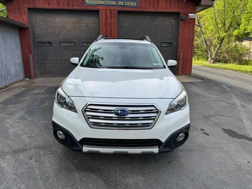 Crystal White Pearl 2017 Subaru Outback 3.6R Limited
