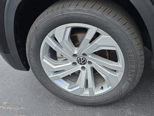 2022 Volkswagen Atlas 2.0T SE w/ Technology