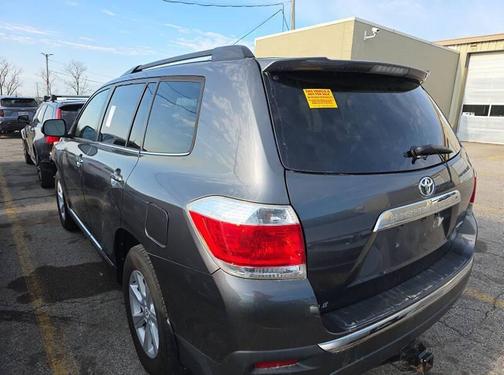 Black 2011 Toyota Highlander SE
