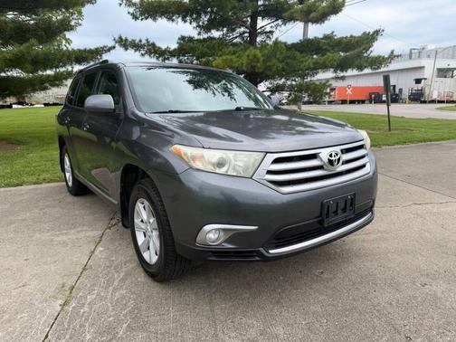Black 2011 Toyota Highlander SE