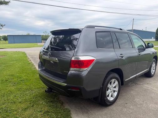 Black 2011 Toyota Highlander SE