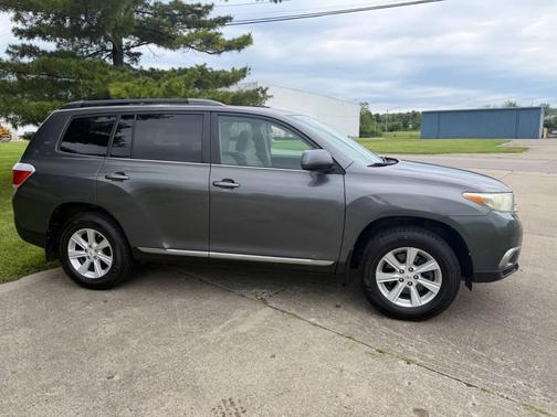 Black 2011 Toyota Highlander SE