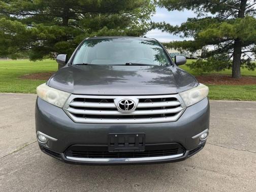 Black 2011 Toyota Highlander SE