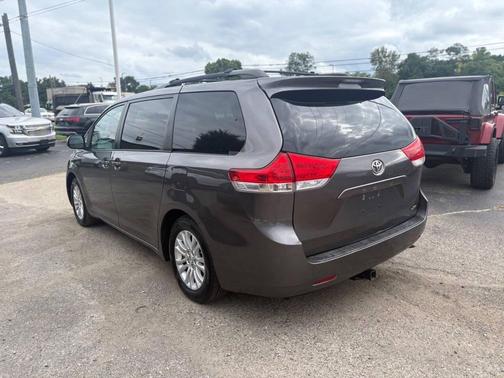 2013 Toyota Sienna XLE