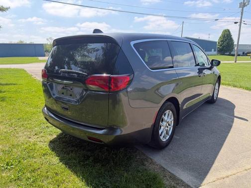 Granite Crystal Metallic Clearcoat 2021 Chrysler Voyager LX
