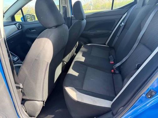 Electric Blue Metallic 2021 Nissan Versa 1.6 SV