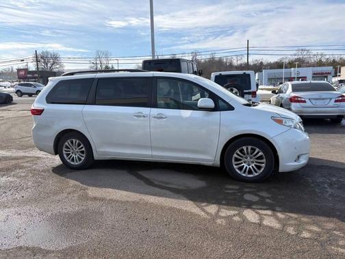 2016 Toyota Sienna XLE Premium