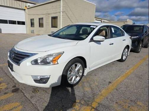 Pearl White 2015 Nissan Altima 2.5 SL