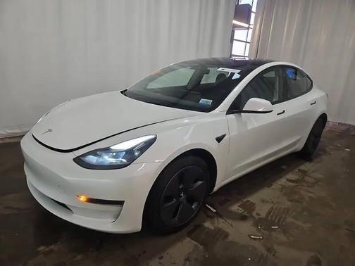 Pearl White Multi-Coat 2023 Tesla Model 3 Standard Range