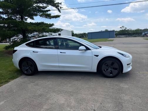 Pearl White Multi-Coat 2023 Tesla Model 3 Standard Range