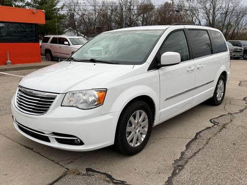 2016 Chrysler Town & Country Touring