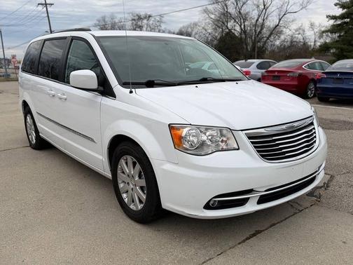 2016 Chrysler Town & Country Touring