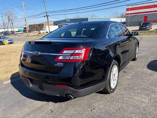 2018 Ford Taurus SEL