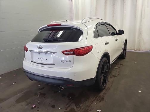 2017 INFINITI QX70 Base