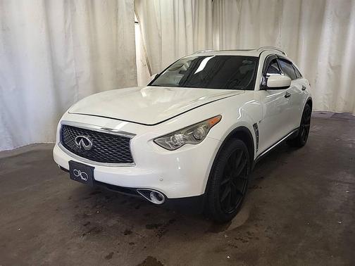 2017 INFINITI QX70 Base