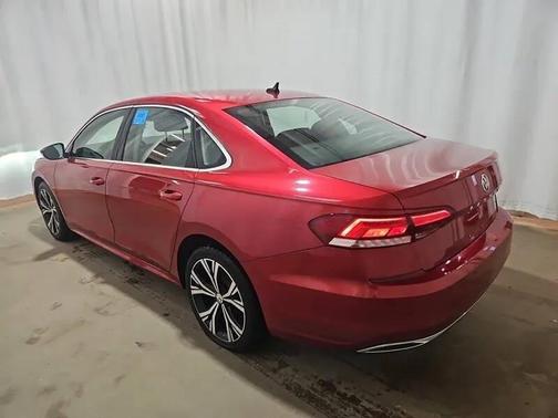 Aurora Red Metallic 2020 Volkswagen Passat 2.0T SE