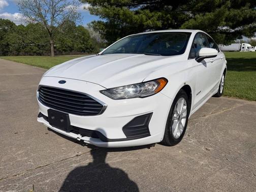 White 2019 Ford Fusion Hybrid SE