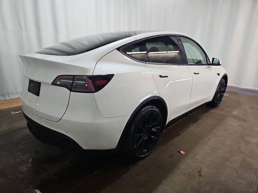 2022 Tesla Model Y Long Range Dual Motor All-Wheel Drive