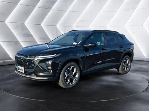Mosaic Black Metallic 2026 Chevrolet Trax LT