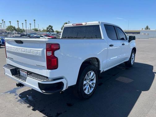 Summit White 2022 Chevrolet Silverado 1500 Custom