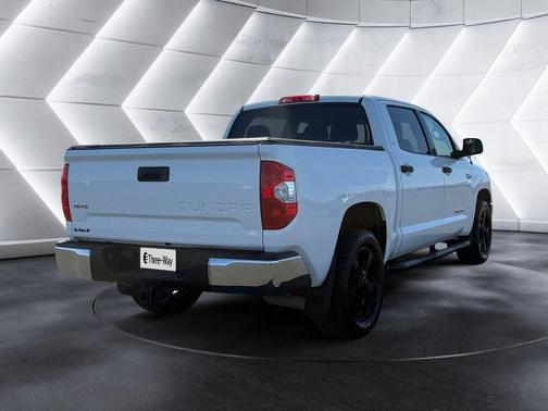Super White 2017 Toyota Tundra SR5