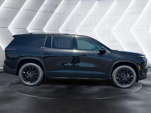 Mosaic Black Metallic 2026 Chevrolet Traverse LT