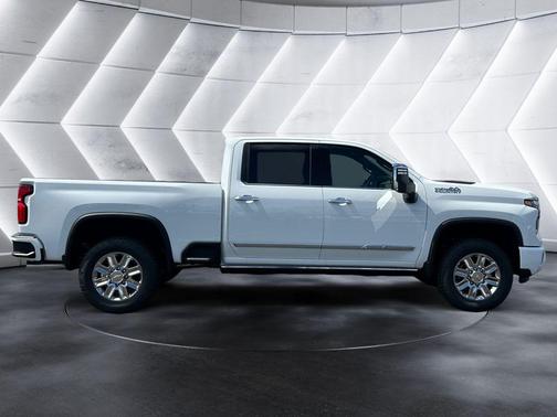 Summit White 2026 Chevrolet Silverado 2500 High Country