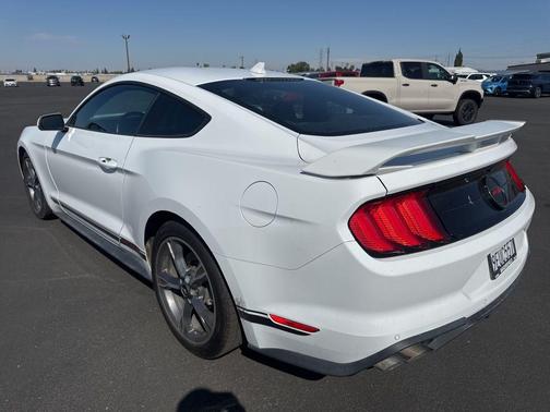 Oxford White 2022 Ford Mustang GT Premium