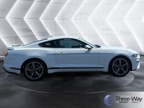 Oxford White 2022 Ford Mustang GT Premium