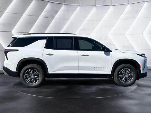 Summit White 2026 Chevrolet Traverse LT