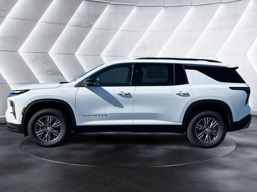 Summit White 2026 Chevrolet Traverse LT