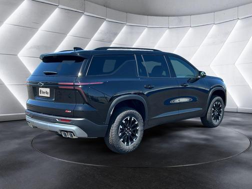 Mosaic Black Metallic 2026 Chevrolet Traverse Z71
