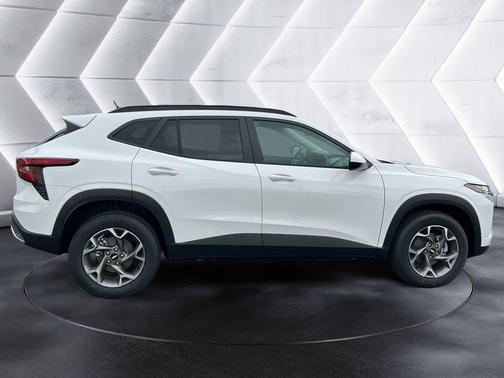 Summit White 2026 Chevrolet Trax LT