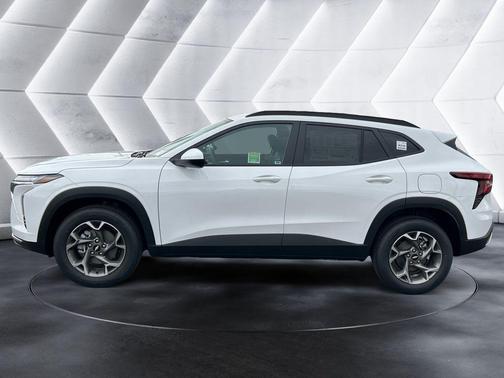Summit White 2026 Chevrolet Trax LT