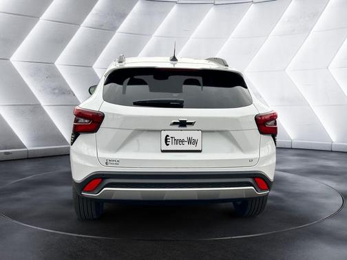 Summit White 2026 Chevrolet Trax LT
