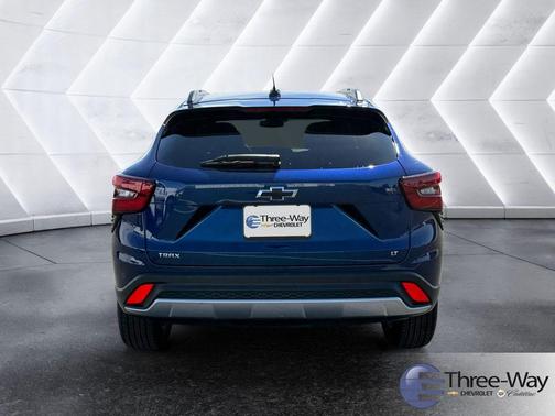 Blue Glow Metallic 2024 Chevrolet Trax LT