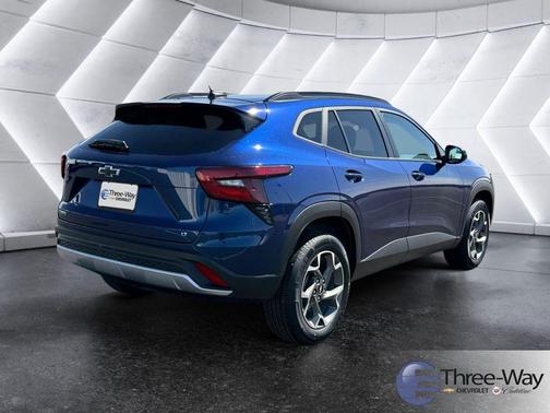 Blue Glow Metallic 2024 Chevrolet Trax LT