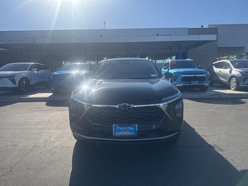 Mosaic Black Metallic 2026 Chevrolet Trax LT