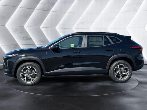 Mosaic Black Metallic 2026 Chevrolet Trax LT