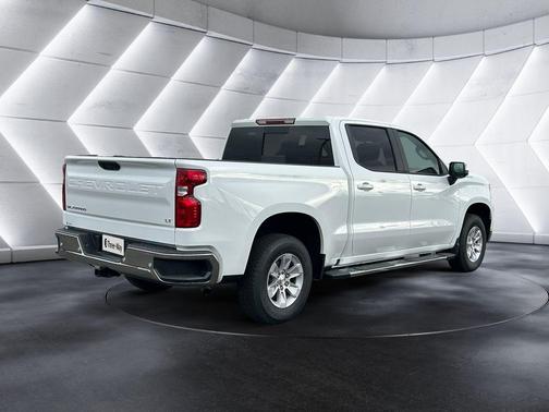 Summit White 2026 Chevrolet Silverado 1500 LT