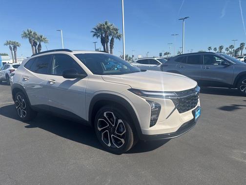 White Sand 2026 Chevrolet Trax 2RS