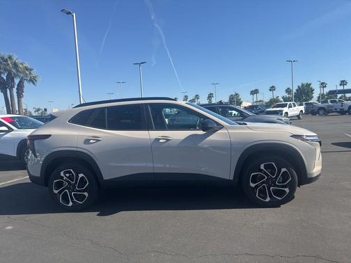 White Sand 2026 Chevrolet Trax 2RS