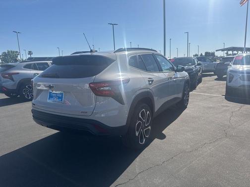 White Sand 2026 Chevrolet Trax 2RS